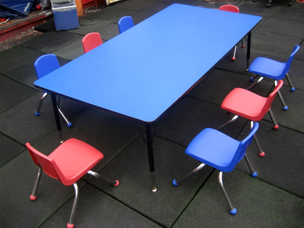Kids Table and Chairs